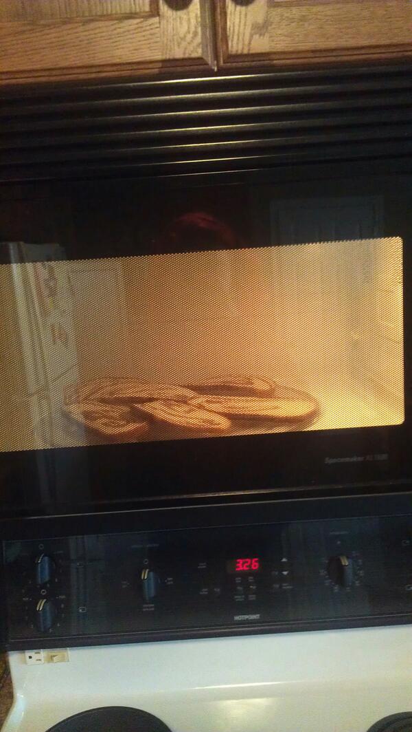 kecleonshop's tweet photo. me making toast http://t.co/o0MESu9K2x