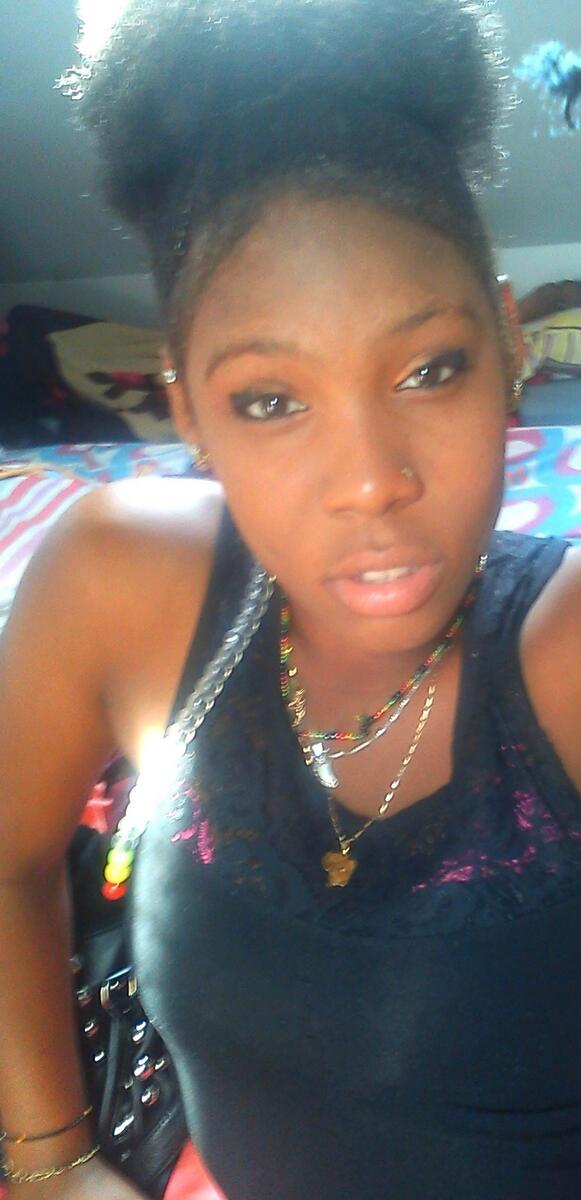 FanmTropical_97's tweet image. Tvau pls qe de l'or #teamFanmMarié #MaBase #MnShéri #MnPtiCoeur #MonBoloss ahaha il va mniqueei