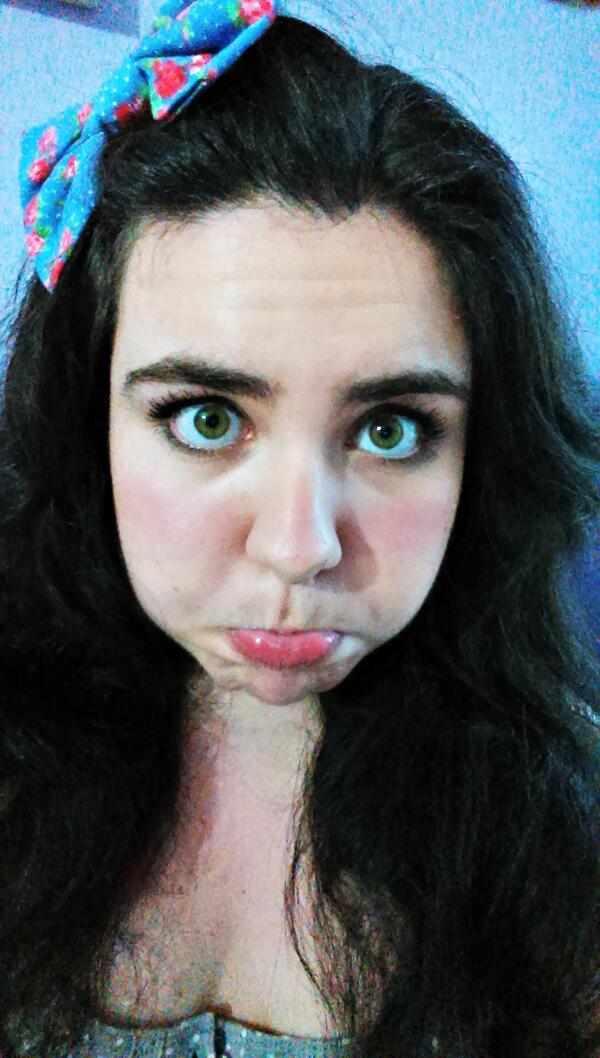 Barbara_Marui's tweet image. Barcelona's Sun is killing my skin!!!!! #Sunburned #NotGoodForMe Now, snow white is Red snow