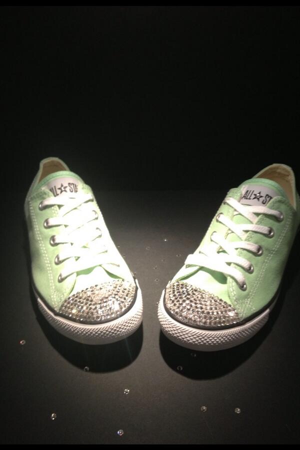 queenofsparkles's tweet photo. Lovely summer green converse dainty embellished with Swarovski elements x http://t.co/s13IRgmoy5