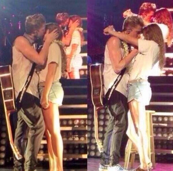 CodysAbs's tweet image. ASDFGHJKL. THAT SHOULD BE ME. 😱😨 She is so damn lucky! She better feel lucky.