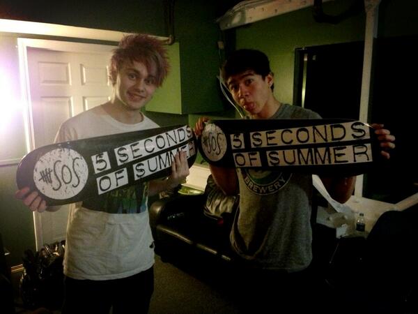 thank you to @makenzie_cav @AndreaSpencee for these 5sos skateboards?! Amazing.. thank you!!
