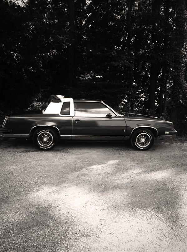 BrodrickSanders's tweet photo. Had to clean my baby up today can't stand lookin at her when she all dirty http://t.co/Vy0RmGdaEp