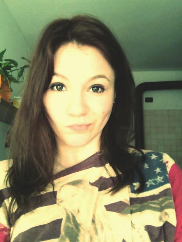 LilyPageRobin's tweet photo. Weirdo. http://t.co/aXjqQEr5x9