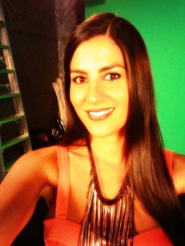 valentina0609's tweet photo. Hoy mientras grababa @EspacioPlus Ya nos sigues? K esperas? @Venevision_Plus @MaxiHB http://t.co/TvwHNEhwg9