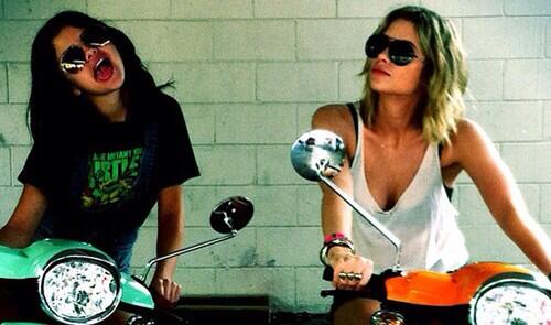 DarlingAAAAAAAA's tweet image. Aww ☺ “@Its_Hanna_Here: Cruisin with my girl @AphoticGoddess http://t.co/3J6Wb37bLK”