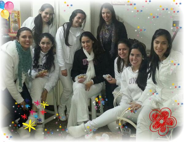 anita_par90's tweet photo. Cumple de Fafi..♡ @facheik  con las chii.... http://t.co/ntHPJcHfmn