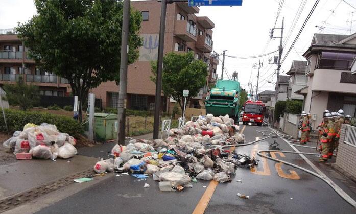 東京都清瀬市 Twitterren ごみ収集 に関するお願い カセットボンベなどが原因とみられる清掃車の火災事故が発生しました 幸い怪我人は出ませんでしたが 爆発等 大惨事につながる恐れがありました ごみ分別マニュアルを参考にし 適正な出し方でお出しください