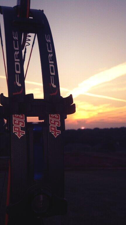 morelli1865's tweet photo. Oklahoma sunset @PSEBows http://t.co/KX0i4EjohF