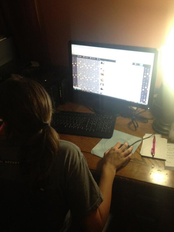 MattLabashosky's tweet image. Bitches be like, let me check my twitter @saunidavenport #monitorlife