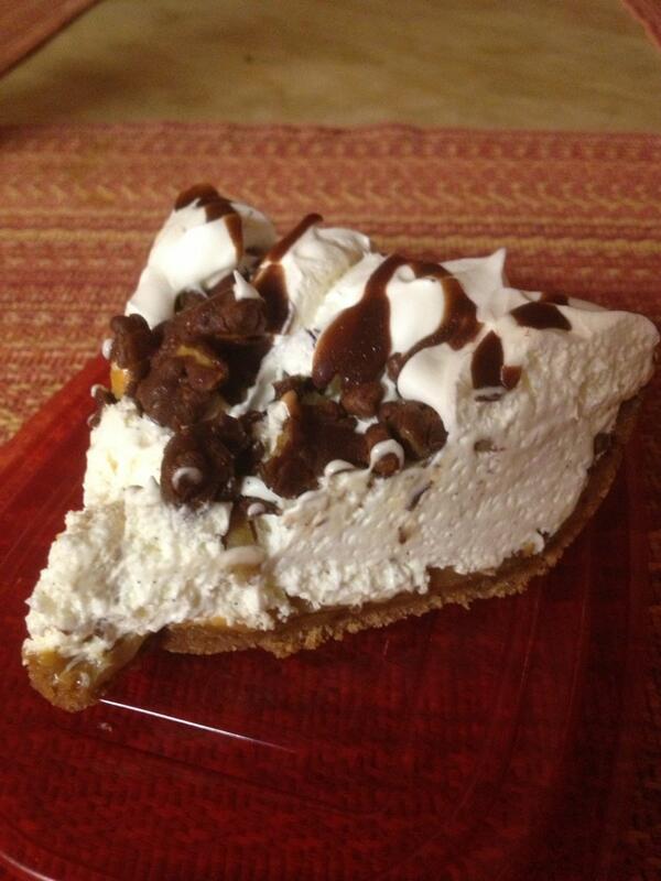 OldAje's tweet photo. @gamesabzmatch remember when I said I was going on a diet earlier LMAO #MidnightPie http://t.co/cL6UrrlaHS