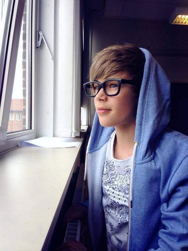 benjaminoficiel's tweet photo. Hey,whats up twitter <3 http://t.co/YmnnBfYlkK