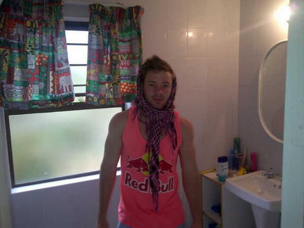michellerenouf's tweet image. @michaeldolby1 how are you so fresh :( #redbull #scarf #smutting ;)