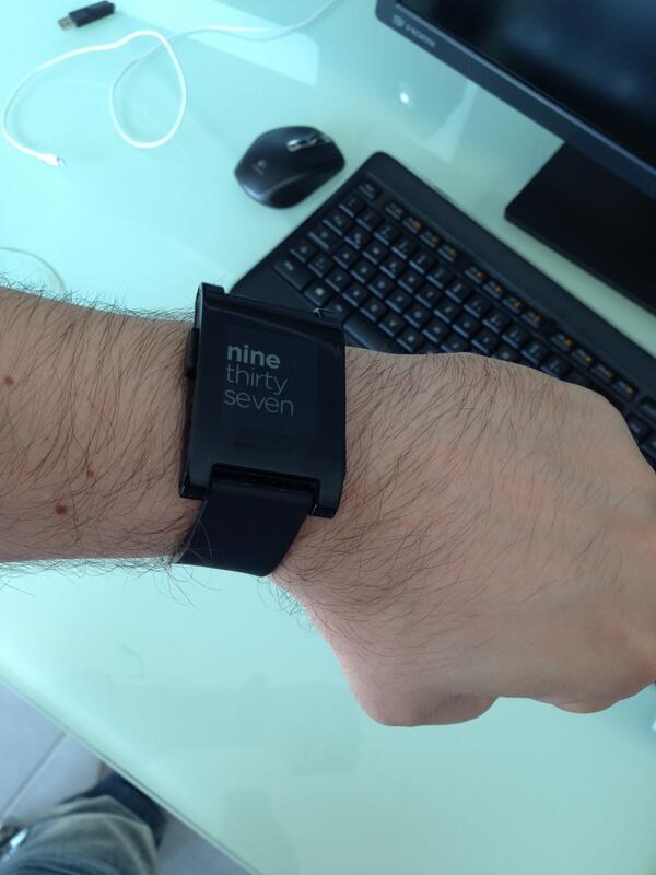 antizeit's tweet image. it’s pebble time. gotta get a new band though, don’t like the one it comes with #watchcontent