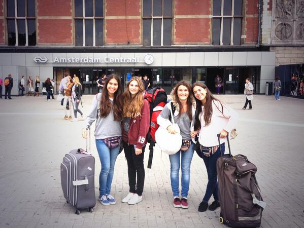 Aninaa18's tweet photo. 10 horas de viaje y porfin #amsterdam http://t.co/u3x364tt96