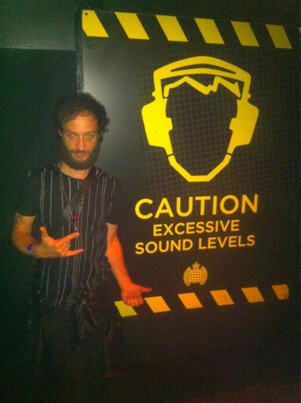Negramaro's tweet photo. Ministry of Sound club - London . Certe discoteche sembrano fatte su misura! ;-) http://t.co/SRuwHzagaV