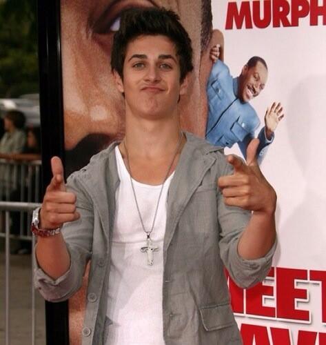 CoganFams's tweet photo. RETWEET KALO LU NGEVOTE SI @DavidHanRP AS TER ALAY http://t.co/H9vRe01vZ0