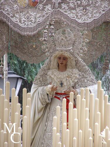 DAndaluzas's tweet photo. En su paso de palio.
(María Santísima de la Paz "La Paz" Sevilla). http://t.co/rxhD9cddBu