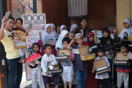 1000sepatu's tweet photo. Kita lihat yuk beberapa foto kegiatan kita tahun lalu :) http://t.co/ZQ3l83FTcw