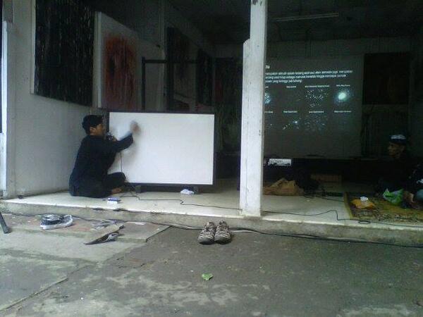 Puseur_Bumi's tweet photo. Pa walikita @budi_dalton nuju ngabahas meta history of Sunda d bbk Siliwangi foto by @donings http://t.co/8wc6kPZyJP