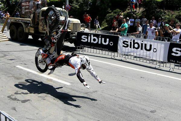 enduromagazin's tweet photo. Uffff!!!! #romaniacs - Foto by Ovidiu Matiu @RedBullRomaniac http://t.co/hrHsO1tnuQ
