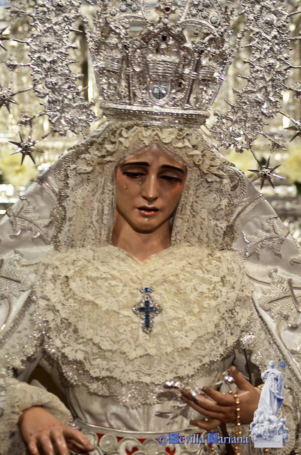 DAndaluzas's tweet photo. Sevilla te venera.
(María Santísima de la Paz "La Paz" Sevilla). http://t.co/qnLJ5CWuzH