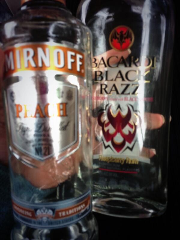 nnkayx3's tweet image. Morningggg boooze like what the fuck. #rijosstash #almostempty #thefuck #screwlife @anushambam