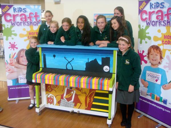 StandensBarnPS's tweet photo. “@FavellShopping: Many thanks pupils of Standens Barn who done a fantastic job creating a great community project http://t.co/gAVo2eW93S”