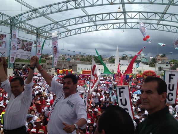 Marmagana_89's tweet photo. Vamos a recuperar isla mujeres !! @agapitomaganas @CCQ_PRI  gracias presidente por su visita http://t.co/1leq3bY98q