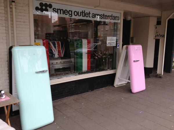 Corrupt nek Edele SmegoutletAmsterdam on Twitter: "U kunt ons vinden bij de gekleurde  koelkasten! #smeg #outlet http://t.co/EcLTjA8pYP" / Twitter