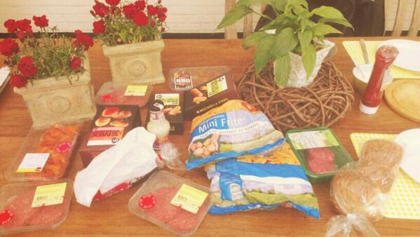 lekker aan de bbq met <a href="/Giacomo_95/">Giacomo Groutars</a> @KeesBvG <a href="/KokJasper/">Jasper Kok</a> en cappa