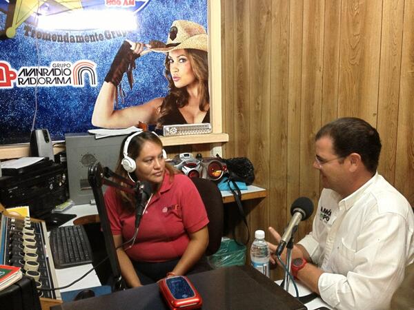 PrensaRamonPoo's tweet photo. Ahora @ramonpoog2013 con @RubiLaPelusa en @LaPoderosaFM 106.9 FM exhorta a ciudadanos a votar este 7 de Julio. #PRI http://t.co/gAEevpefaI