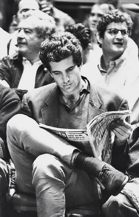 CentreAlumProbs's tweet photo. Holy shit. Is that you behind JFK Jr., @RichardRodney8??? #vampirecoomer #CentreAlumni #wishhehadthemullet http://t.co/BXhXjl4d7o