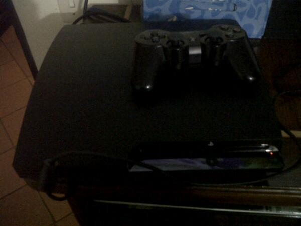 edsonalizo's tweet photo. @AquiVENDO vendo PS3 casi nuevo con 3 juegos digitales y uno original viene con control original contacto 04247330176 http://t.co/t61WBJfrQJ