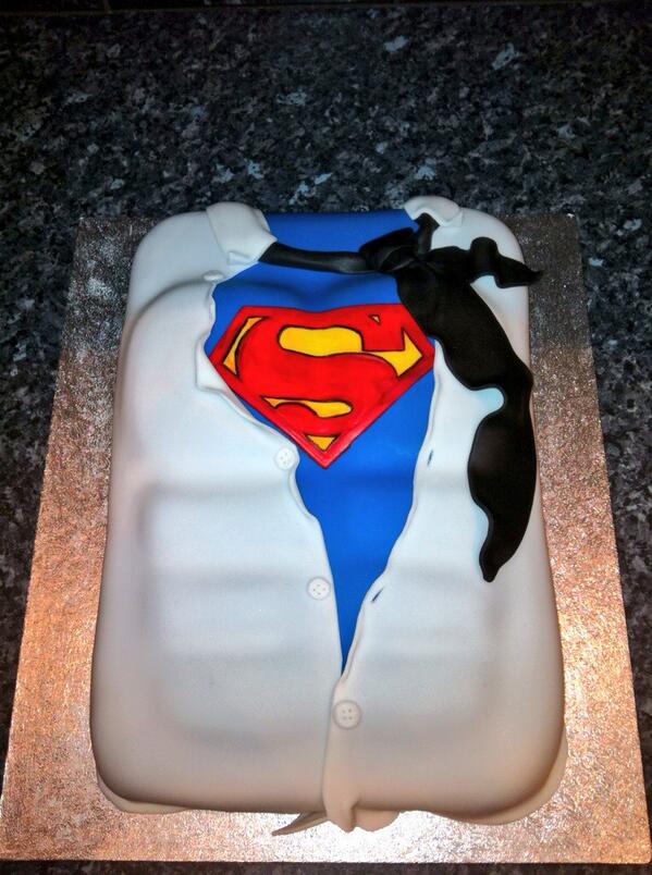 XmandysXcakesX's tweet photo. Anyone for cake #supermancake http://t.co/CuC8wWjgH4