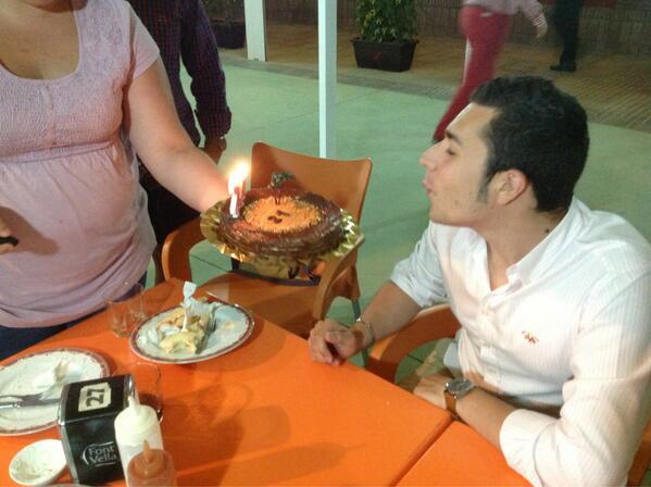 PabloDominguezM's tweet photo. Celebrando el cumpleaños de @Ale_GarciaJ !! #Felicidadeshermano http://t.co/3VlrLKlGpl