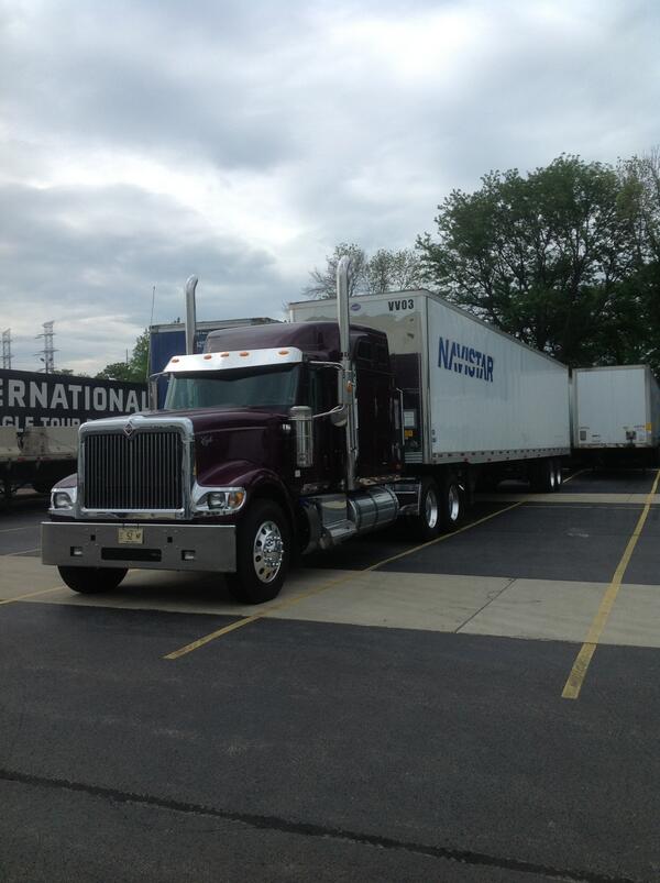 Driving <a href="/IntnlTrucks/">International</a> 9900i Eagle is like slipping on a well-worn pair of old leather gloves. Really, really nice.