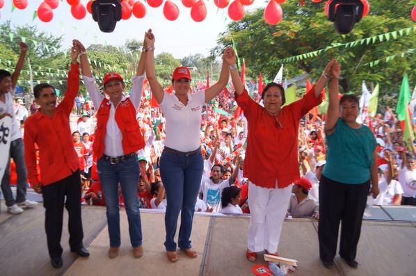 MichelleGustinC's tweet photo. Gracias a todos por refrendar su apoyo y cariño! #Juntos Ganaremos este #7DeJulio #VeracruzParaAdelante @MNCTemap http://t.co/hk4qgLUiwv