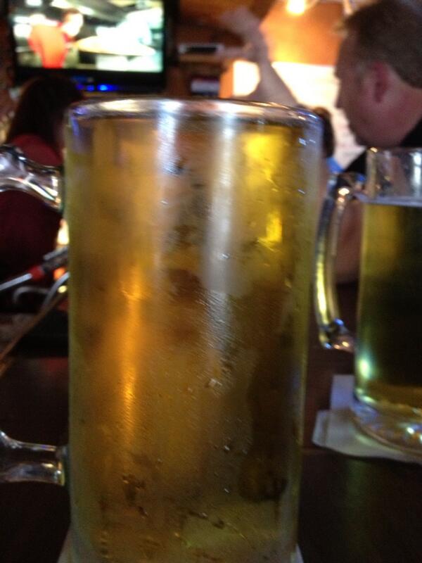 BurchKimberly's tweet photo. Love me some happy hour http://t.co/9WMCOxofWl