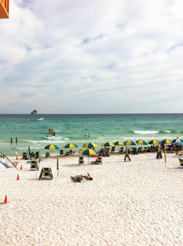 MichaelJMaupin's tweet photo. This was our view while eating lunch at the @BackPorchDestin yesterday in Destin, FL, enjoyed our great family time! http://t.co/H6nQXsyhqM