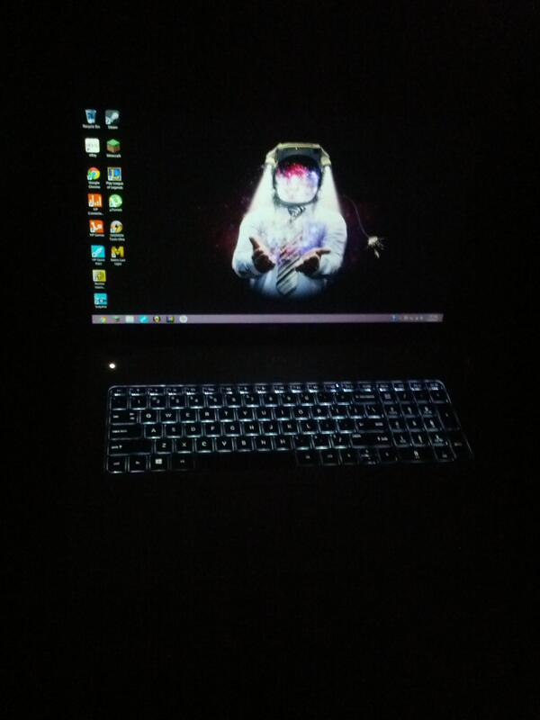 layner94's tweet image. My 17.3" beauty. Had to dim her lights for this pic. #loveher #newpc #notamac #beast