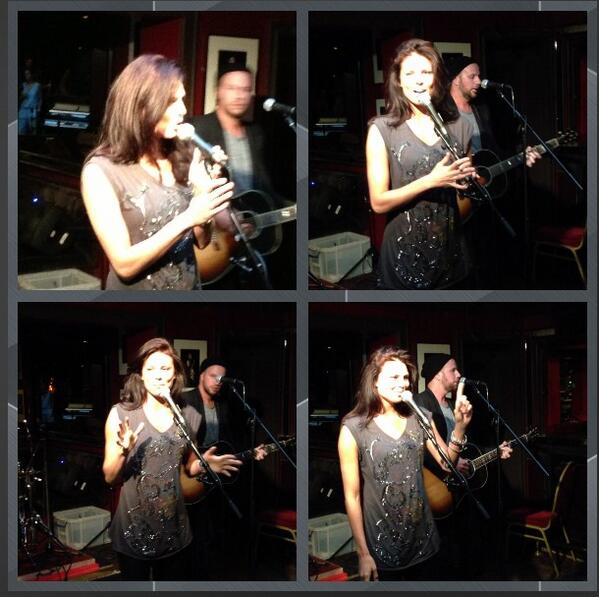 TwinnieMusic's tweet photo. Twinnie was so awesome at @TVNights last night at @officialronnies,5 amazing new songs sung to perfection :) http://t.co/PNsJGA8k85