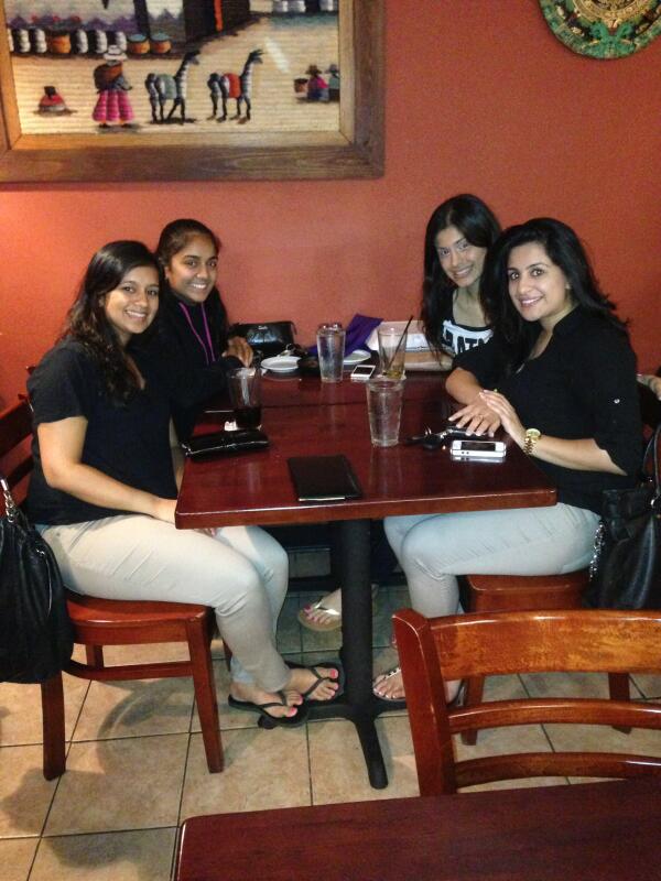 B_ShaR1's tweet photo. #somethingsneverchange  ♥ @Parul_M1 @nattyl0ve @pshah02 http://t.co/p9TZC1eD9R