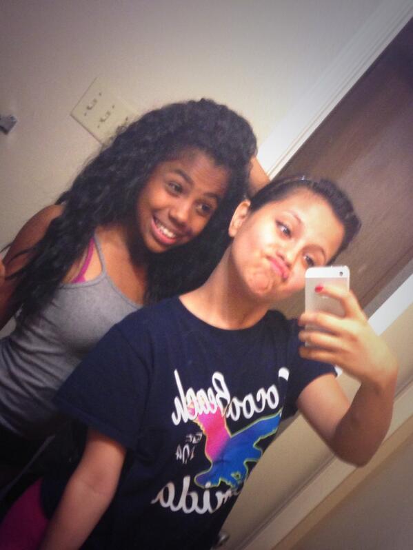 Lol_ItsSarah's tweet photo. With BESTFRIEND 💕👭 @Abcdefgabby_ http://t.co/WrMoKpIP3U
