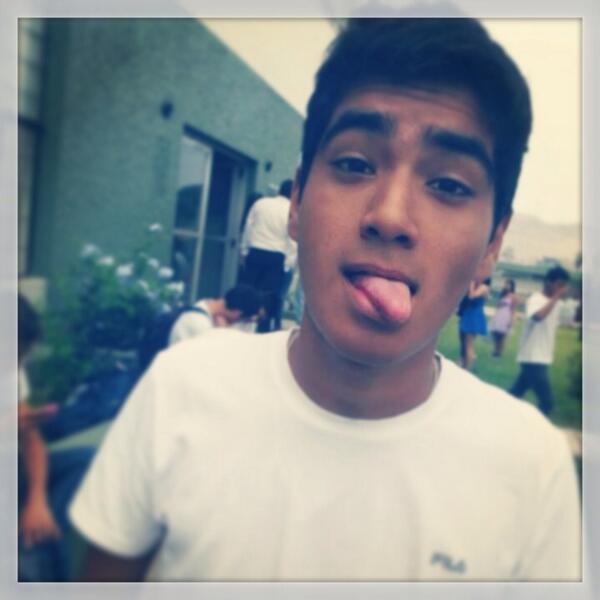 rorocaballero_'s tweet photo. #lengua actuación día de la madre :3 http://t.co/u2jjQI330c