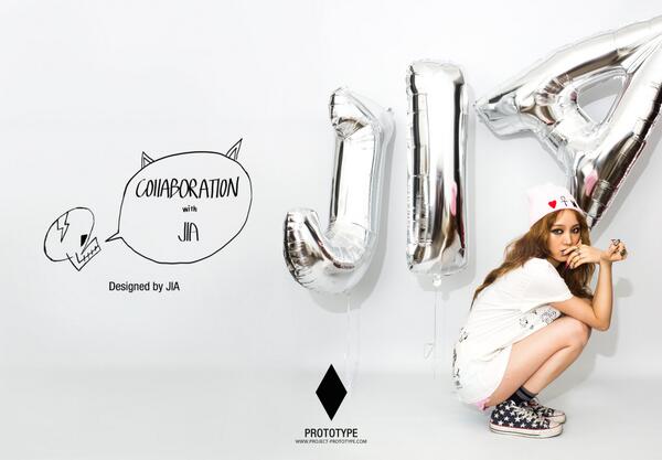 JYPEmissA's tweet photo. 지아가 직접 디자인한 티셔츠 공개!! 판매 수익금은 추후 기부할 예정입니다. 재능 기부 형태의 좋은 프로젝트인만큼 여러분들의 많은 관심 부탁드립니다! 너무 예쁘죠? ^^ http://t.co/IeV0KI51oB http://t.co/zJ96QDid9F