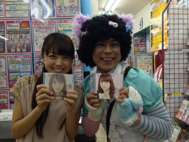 Mimorin Comスタッフ三森すずこ 7月3日 約束してよ 一緒だよ の発売日です 今日は朝からお世話になってる店舗様に挨拶まわりをしております 秋葉原ではジョイまっくすさんに遭遇 ジョイさんも早速買ってくれたそう X Http