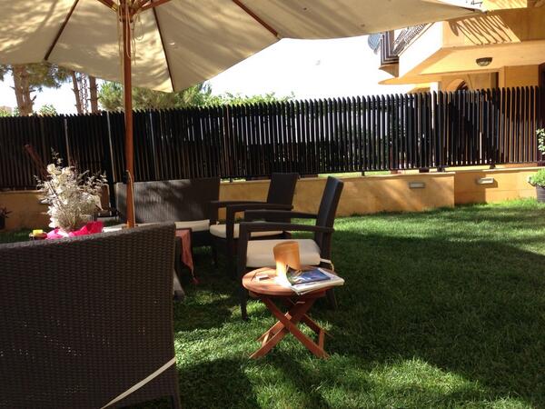 raghebalama's tweet photo. صباح الورد من حديقة منزلي في الجبل http://t.co/onhY3gvC6X