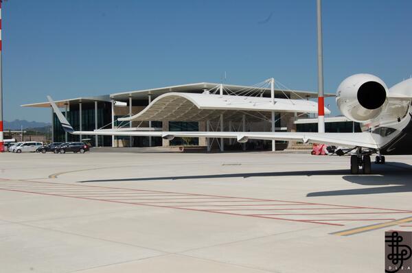 Agence_DL2A's tweet photo. #ARCHITECTURE #olbia #sardaigne #travel #airport #terminal #vip #DL2A #design #luxe #chic #plane http://t.co/vj40znDm21