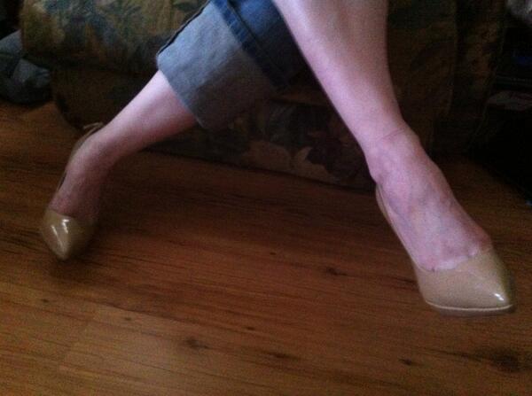SelenasDymion's tweet photo. Addicted to @Goddess_Selena's feet - 2
#ShoeFetish http://t.co/AImnFvKwJw